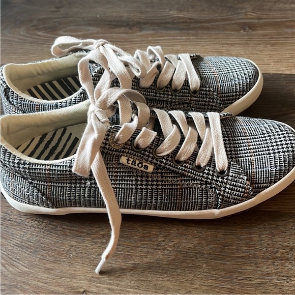 TAOS SZ 6.5 plaid sneakers.  Gently worn, great condition. - Picture 6 of 8